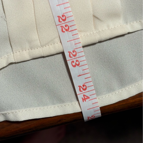 Sleeveless ivory women’s blouse size M - Picture 6 of 7